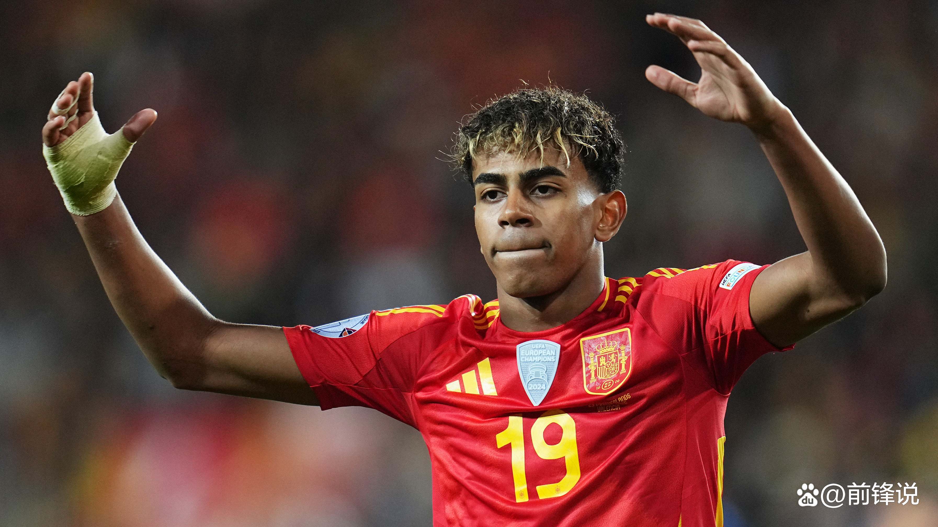 莱万多夫斯基在SKT比赛中大胜，赛况扑朔迷离引发热议！的简单介绍